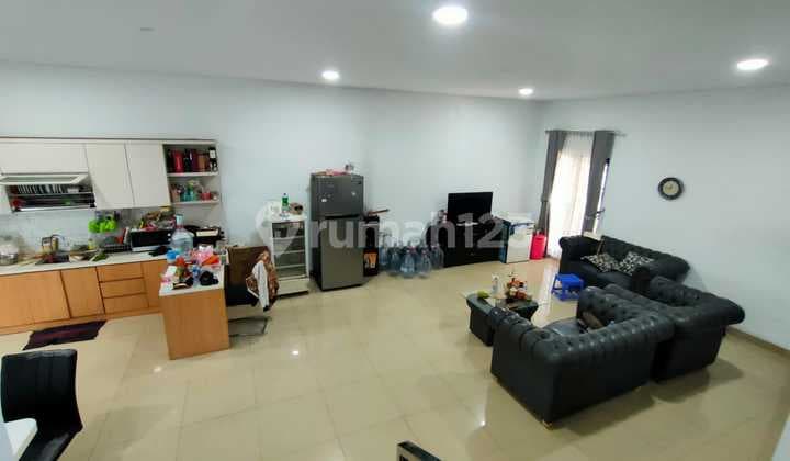 English translation: Fast Sale Warm Negotiation House Istana Regency Sudirman Bandung