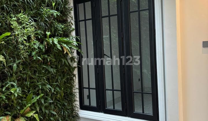 Dijual Brand New Rumah Mewah American Classic di Cempaka (H)