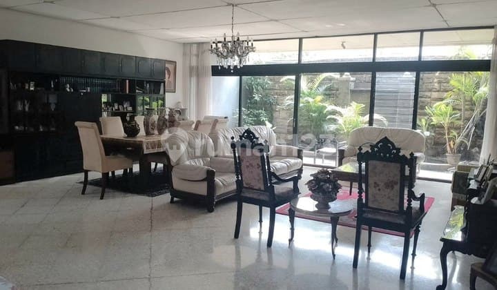 Rumah luas super strategis di Gudang peluru Tebet Jakarta Selatan