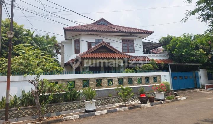 Bulog Rumah Luas kokoh Super strategis dijual di Jatiwarna Bekasi