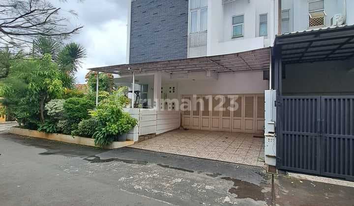 Rumah kolam renang dijual d Billymoon Pondok Kekapa Jakarta Timur