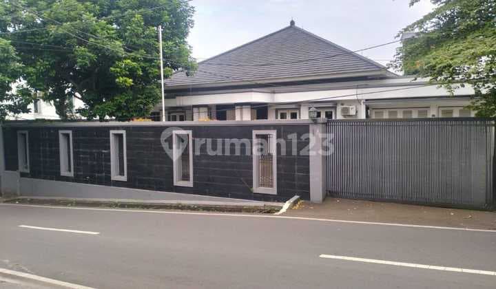 Dijual Rumah Tanah Luas Super Strategis di Kemang Jakarta Selatan