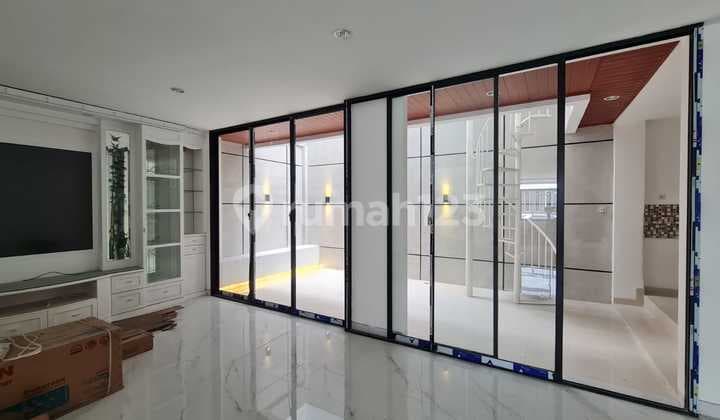 Rumah Muara Karang Renovasi Total, Design Modern
