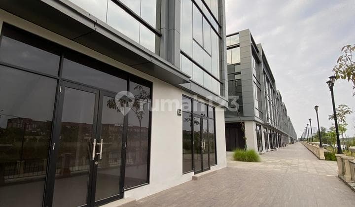 Pik2 Shop House on Boulevard Street, 2 Lake View Fronts