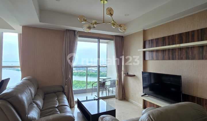Gold Coast Apartment 113M, Renovated 2 Bedroom and Interior