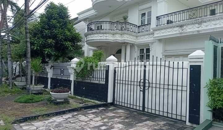 Kartika Utama, Pondok Indah. Rumah Besar Hitung Tanah Saja