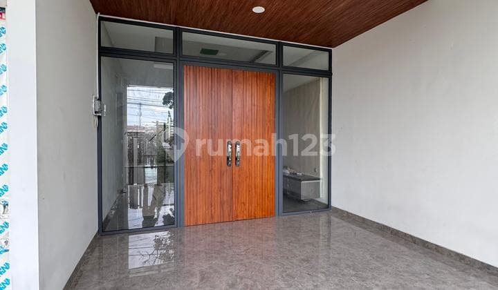 Rumah Mewah Bangunan Baru Kembangarum Semarang Barat