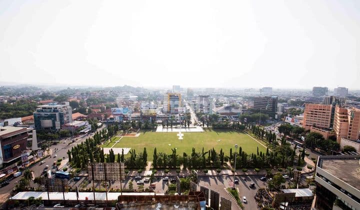Warhol Louise Kiene Apartemen Simpang Lima Furnish