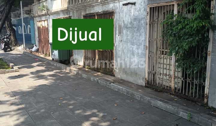 Rumah Bentuk Kuno Jaman Belanda di Jalan Merak Kota Lama