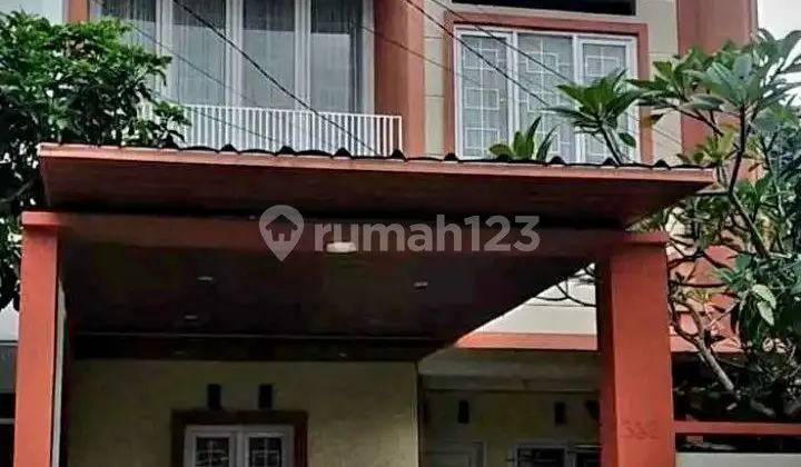 Rumah 2 Lantai Terawat Siap Huni Area Arcamanik Cisarantrn Kulon