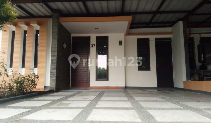 For Sale Well-Maintained Minimalist House Ready to Occupy Grand Sharon Residence