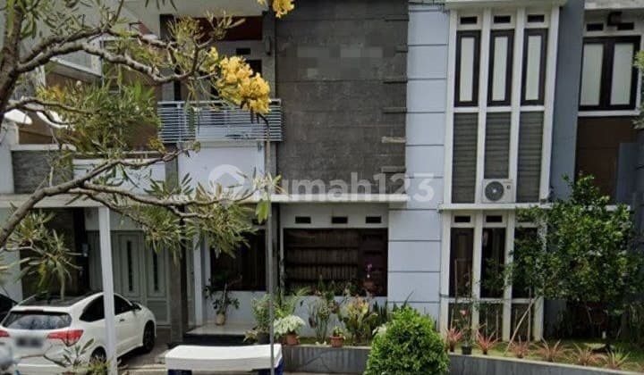Dijual Rumah Terawat Siap Huni Komplek Singgasana Pradana Bandung