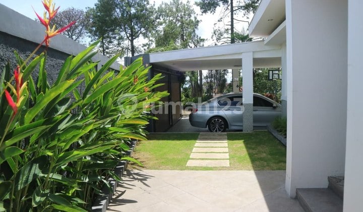 Translation: For Sale: Fully Furnished Luxury House at Setiabudi Regency, North Bandung