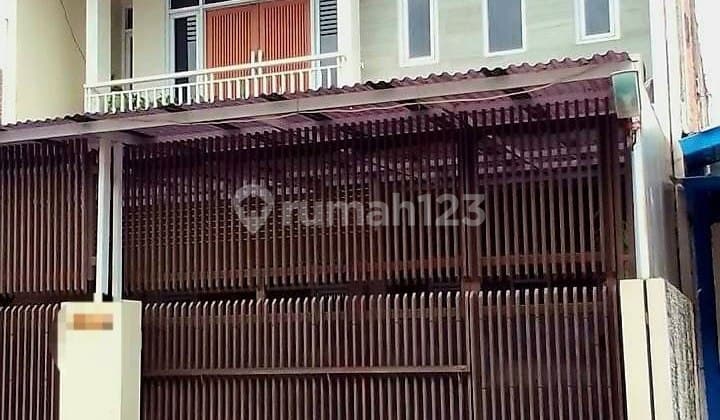 For Sale: Ready-to-Occupy Minimalist House, Strategic Location in Sayap Pasteur, Bandung