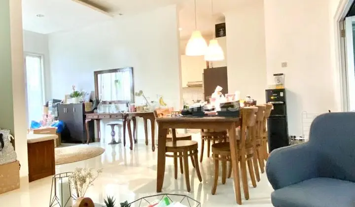 Rumah Hoek Pencahayaan Maksimal Rapih Bintaro Sektor 9