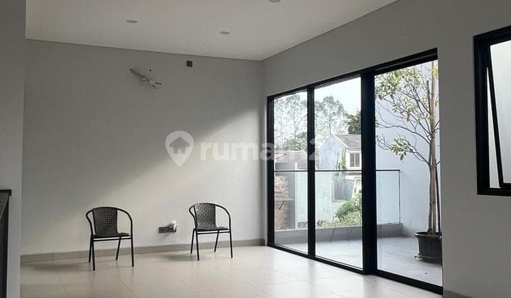 Maximum Lighting for New 3-Story Tropical Design House The Green BSD