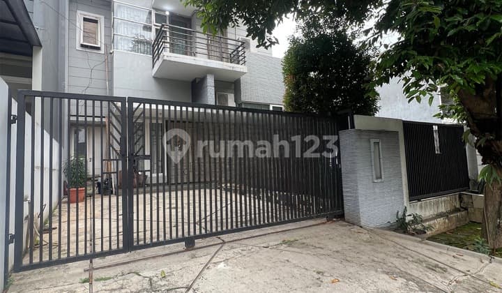 Rumah Tingkat Lokasi Strategis Anggrek Loka Bsd