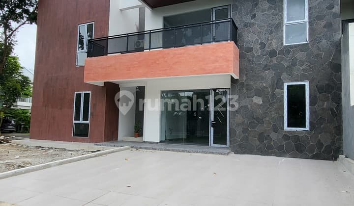 Rumah Baru Siap Huni Di Alam Sutera Hadap Club House