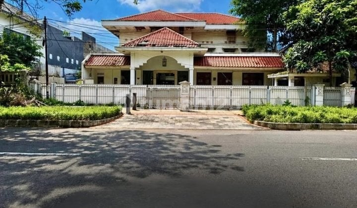 Menteng ~ Land Area/Building Area 1050/600 ~ Prime Area
