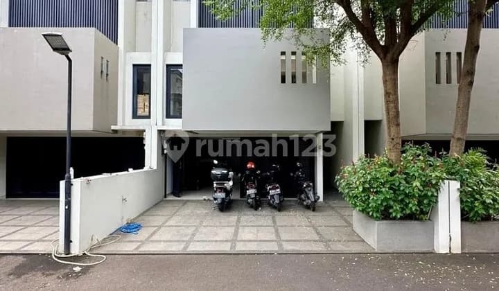 RUMAH DIJUAL CIPETE - CILANDAK ~ LT/LB 407/500 ~ MODERN TROPICAL TOWNHOUSE ~ DEKAT MRT STATION
