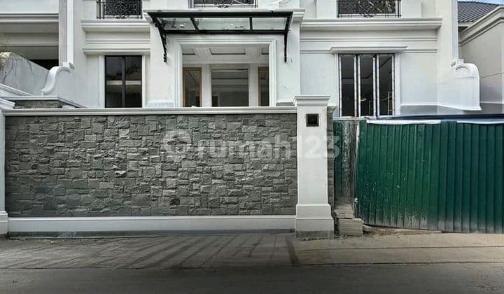 Kebayoran Baru ~ Land/Building Area 380/850 ~ Prime Area