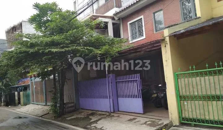 Rumah Tua Cocok Buat Kost2 di Lokasi Strategis di Bendungan Hilir Rumah Tua Cocok Buat Kost2 di Lokasi Strategis di Bendungan Hilir