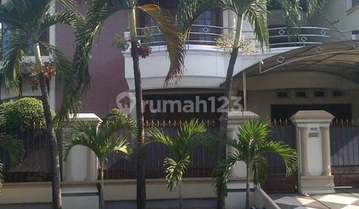 Dijual Rumah di Hoek, Fully Furnished Lokasi Metro Alam Pondok Indah, Jakarta Selatan