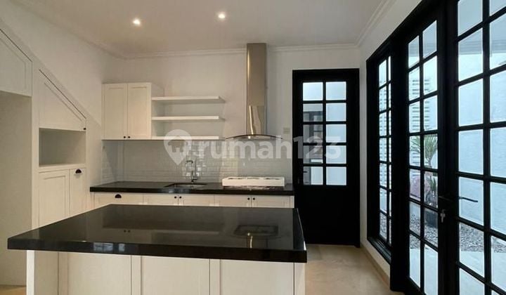 Rumah Mewah Brand New Mediterania Style, Hook+ Swimming Pool di Lebak Bulus.