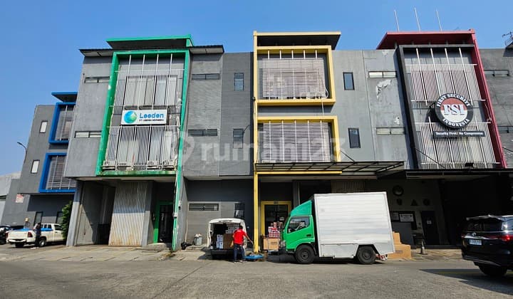 Disewakan Ruko kantor 4 Lantai, Strategis di Jakarta Selatan, Parkir Luas, Aman, Jalan Lebar