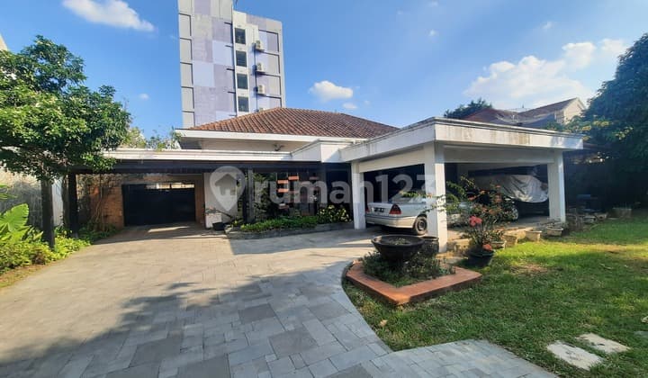 Rumah Kawasan Elite Dg Halaman Luas Di Tengah Kota Semarang