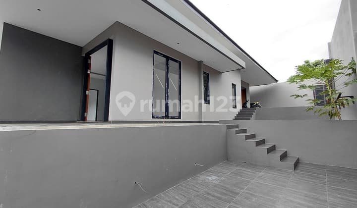 Rumah Mewah Dg Kolam Renang di Kawasan Elite Semarang