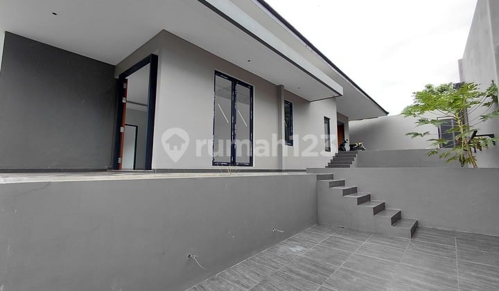 Rumah Mewah Dg Kolam Renang di Kawasan Elite Semarang