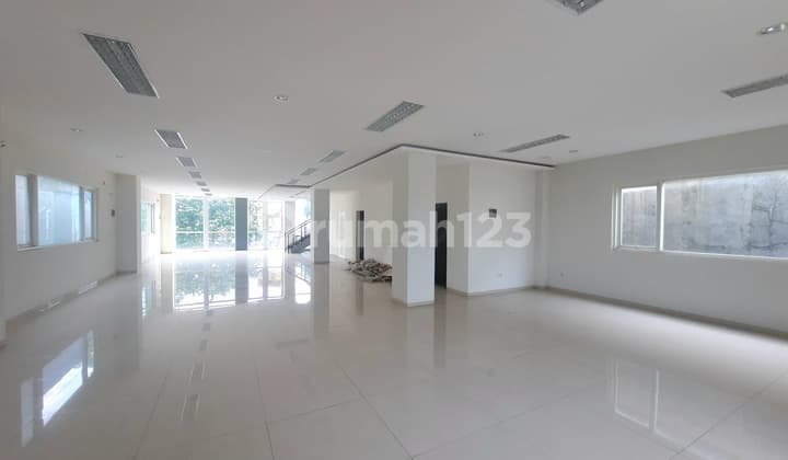 Ruko Baru 4Lantai + Rootop Dekat Simpang Lima