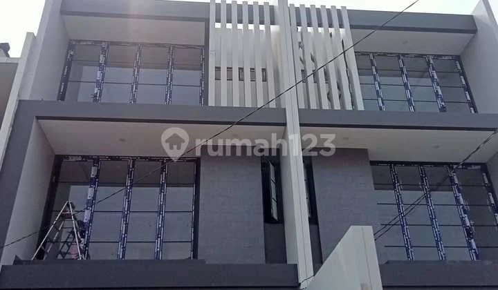 Dijual rumah baru gress modern 3lt,dalam komplek elite, lokasi sangat strategis, sisa 1 unit saja!!!(NSH155)