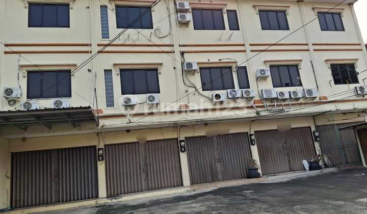 disewakan ruko gandeng 5 unit, tomang sangat strategis, cocok untuk kantor/usaha, Rp. 250jt per unit ruko nego