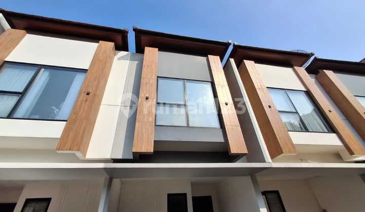 Dijual rumah baru dalam komplek, hanya sisa 1 unit, jalan 2 mobil , harga hanya Rp.1,5M an (NSH 158)