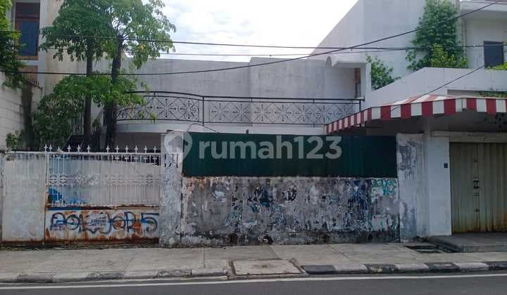 Dijual cepat!! rumah tua hitung tanah, sangat strategis, bebas banjir, bisa untuk usaha