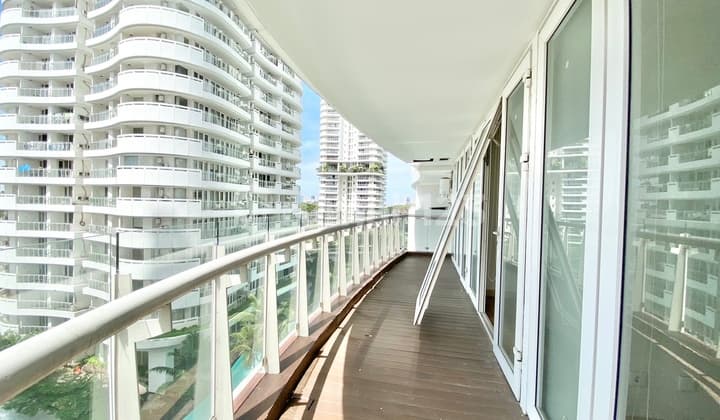 Cheapest sale Royale Springhill Kemayoran apartment 3 bedrooms 192 meters