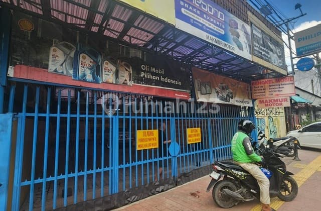 Connected Shop for Sale on Latumenten Main Road, 900 Meters, 4 Stories
