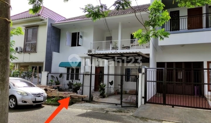 Rumah bagus, rapih siap huni di Graha Raya Bintaro