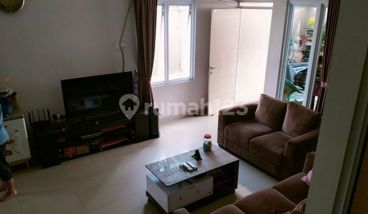 RUMAH SEMI FURNISHED 2 LANTAI TAMAN HOLIS INDAH DEKAT MAINROAD