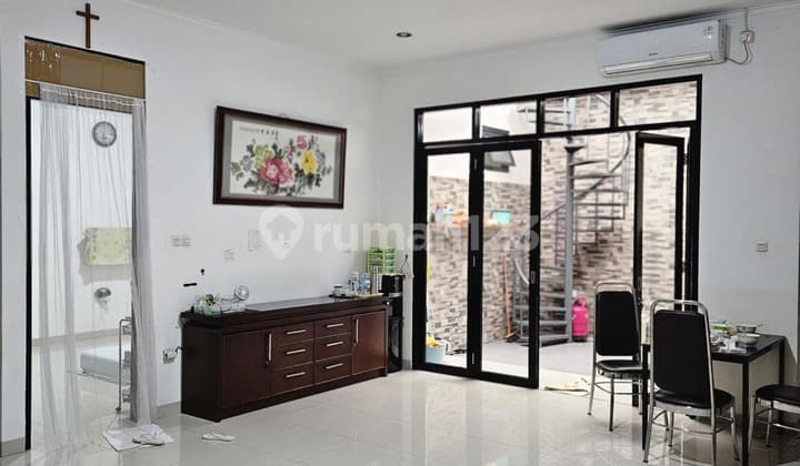 For Sale Nice House Can Be Used for Business Taman Holis Indah