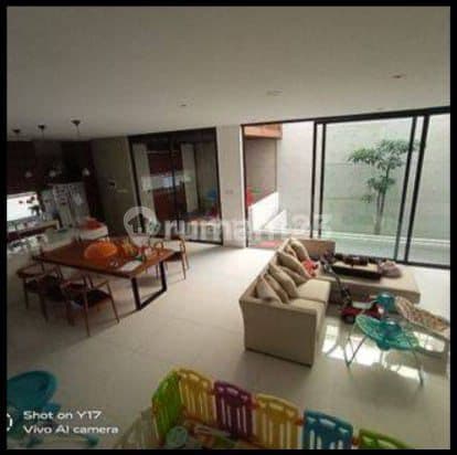 Rumah Dengan Material Bangunan Premium Siap Huni Lokasi Tgh Kota