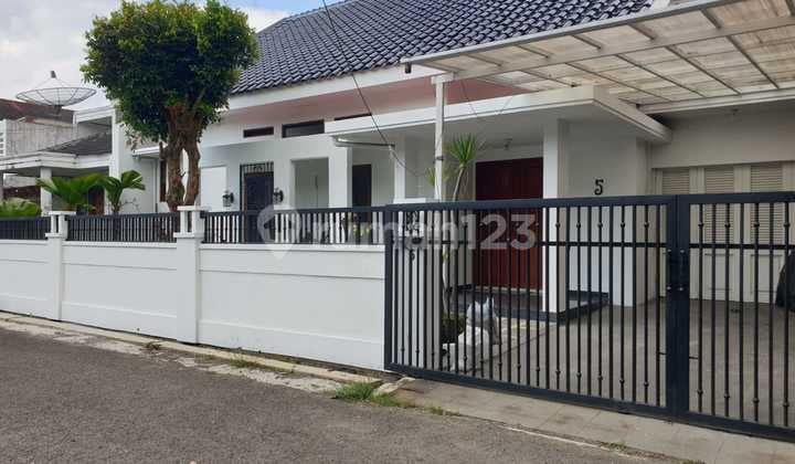 For Rent Luxurious Asri Fully Furnished House in Sarikaso, Geger Kalong, Sarijadi