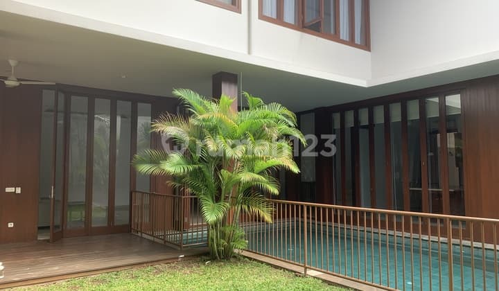Rumah Kompleks di Cipete, Dekat Sekolah Prancis
