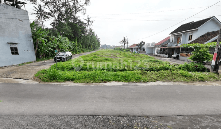 Strategis, Dekat Stadion Maguwoharjo & Upn Sleman