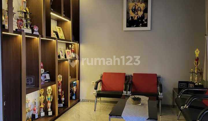 Di Jual Rumah di Taman Semanan Indah Blok. E, Semi Furnish