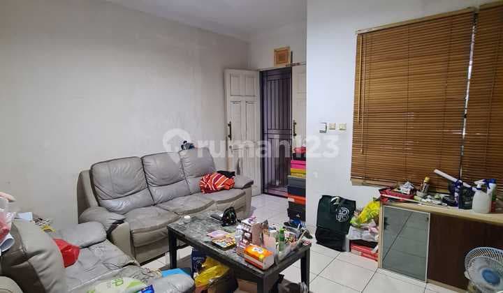 Ready-to-Occupy House in Taman Semanan Indah, Highly Strategic Location.