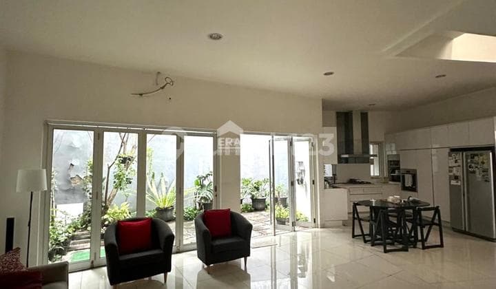 Dijual Rumah Bagus di Taman Semanan Indah, Semi Furnish, Siap Huni