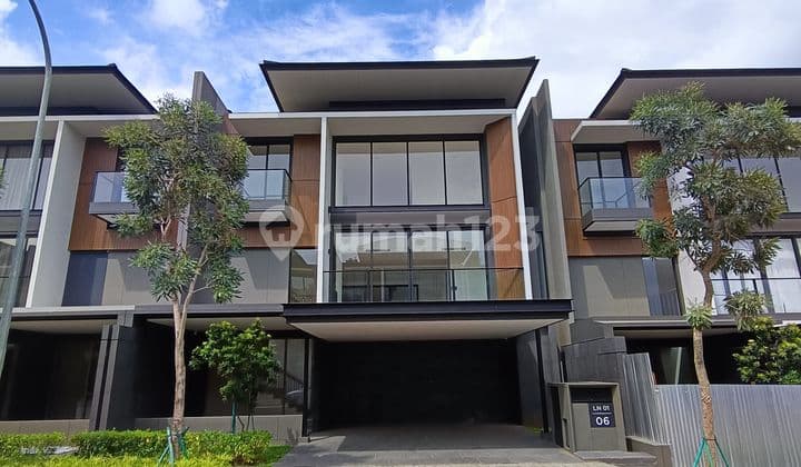 Rumah Mewah Laurel Navapark BSD, Hadap Timur, Ada Lift dan Kitchen Set